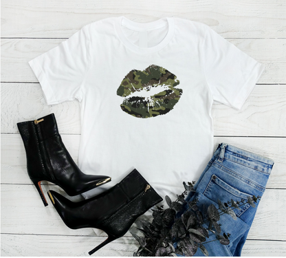 Adorable Short Sleeve T-Shirt - Graphic Camo Kiss